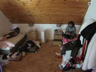 voyeurcam-julmodels-whitebed-3 webcam