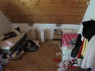 voyeurcam-julmodels-whitebed-3 webcam