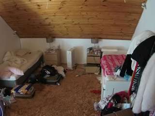 voyeurcam-julmodels-whitebed-3 webcam