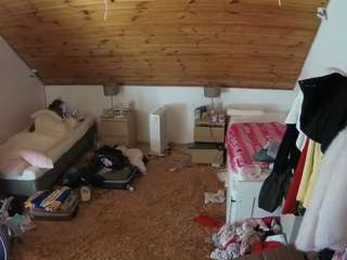 voyeurcam-julmodels-whitebed-3 webcam