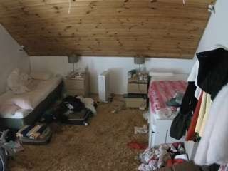 voyeurcam-julmodels-whitebed-3 webcam