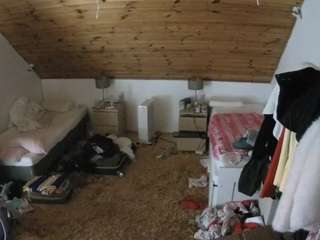 voyeurcam-julmodels-whitebed-3 webcam