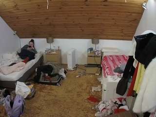 voyeurcam-julmodels-whitebed-3 webcam