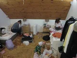 voyeurcam-julmodels-whitebed-3 webcam