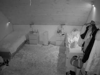 voyeurcam-julmodels-whitebed-3 webcam