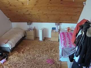 voyeurcam-julmodels-whitebed-3 webcam