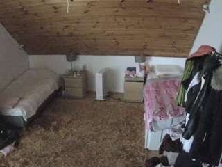 voyeurcam-julmodels-whitebed-3 webcam