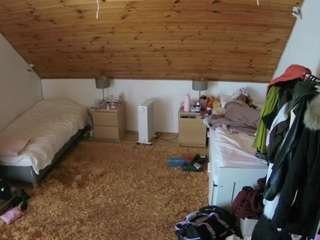 voyeurcam-julmodels-whitebed-3 webcam