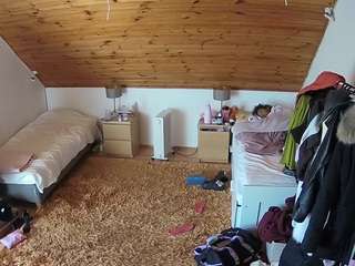 voyeurcam-julmodels-whitebed-3