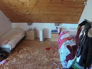 voyeurcam-julmodels-whitebed-3 camsoda