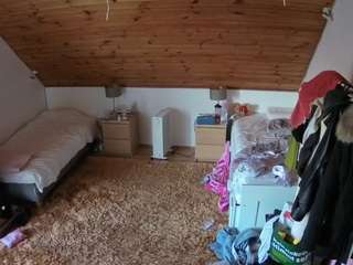 voyeurcam-julmodels-whitebed-3 webcam