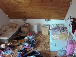 voyeurcam-julmodels-whitebed-3