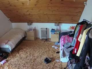 voyeurcam-julmodels-whitebed-3