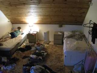 voyeurcam-julmodels-whitebed-3