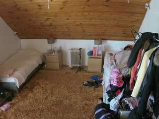 voyeurcam-julmodels-whitebed-3