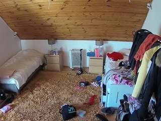 voyeurcam-julmodels-whitebed-3 webcam