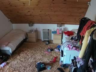 voyeurcam-julmodels-whitebed-3 webcam