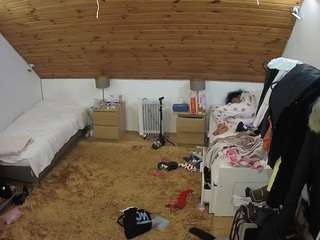 voyeurcam-julmodels-whitebed-3 webcam