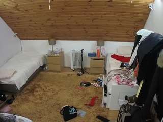 voyeurcam-julmodels-whitebed-3 webcam