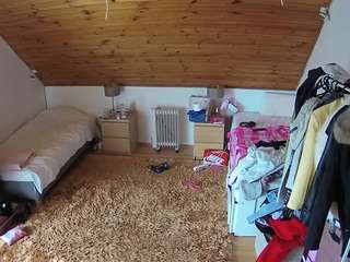 voyeurcam-julmodels-whitebed-3 live cam profile