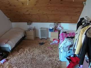 voyeurcam-julmodels-whitebed-3 live cam profile