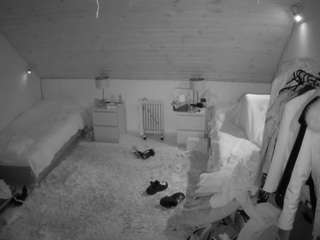 voyeurcam-julmodels-whitebed-3 live cam profile