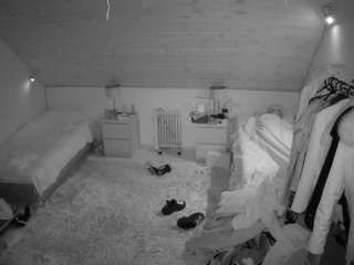 voyeurcam-julmodels-whitebed-3 live cam profile