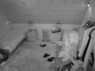 voyeurcam-julmodels-whitebed-3 live cam profile