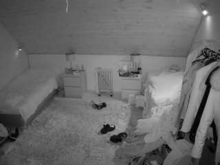 voyeurcam-julmodels-whitebed-3 live cam profile