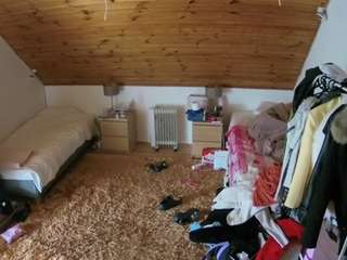 voyeurcam-julmodels-whitebed-3 live cam profile
