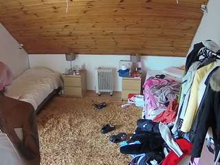voyeurcam-julmodels-whitebed-3 live cam profile