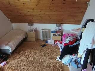 voyeurcam-julmodels-whitebed-3 live cam profile