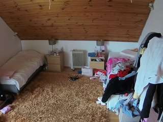 voyeurcam-julmodels-whitebed-3 Ass live webcam