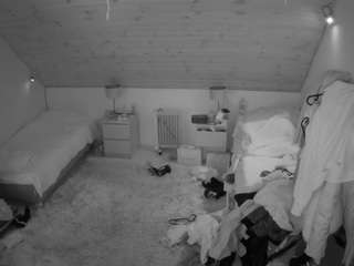 voyeurcam-julmodels-whitebed-3's CamSoda show and profile