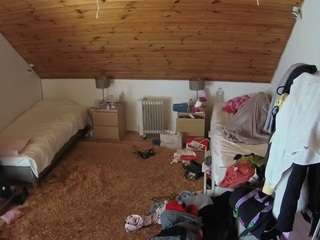 voyeurcam-julmodels-whitebed-3's CamSoda show and profile