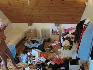 voyeurcam-julmodels-whitebed-3 webcam