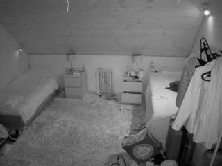 voyeurcam-julmodels-whitebed-3 live cam profile