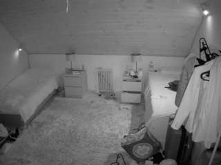 le modèle voyeurcam-julmodels-whitebed-3 est en webcam porno dans un show sur le site camsoda, il possède les tags suivants: ass,beautiful,bedroom,body massage,classy,flashing,julmodels-house,thong,voyeur,hd