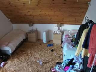 voyeurcam-julmodels-whitebed-3 webcam