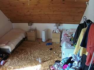 voyeurcam-julmodels-whitebed-3