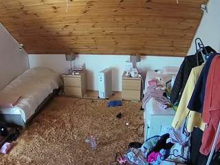 voyeurcam-julmodels-whitebed-3 webcam