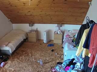voyeurcam-julmodels-whitebed-3 webcam