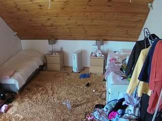 voyeurcam-julmodels-whitebed-3 live cam profile