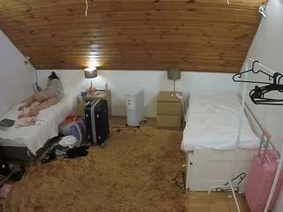 voyeurcam-julmodels-whitebed-3 webcam