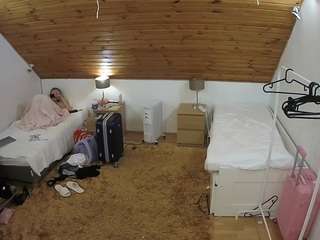 voyeurcam-julmodels-whitebed-3