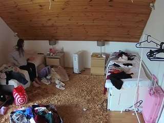 voyeurcam-julmodels-whitebed-3