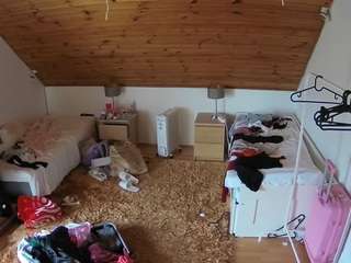 voyeurcam-julmodels-whitebed-3