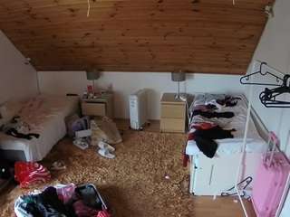 voyeurcam-julmodels-whitebed-3