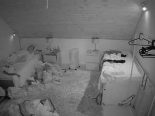 voyeurcam-julmodels-whitebed-3 webcam