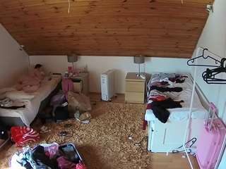 voyeurcam-julmodels-whitebed-3